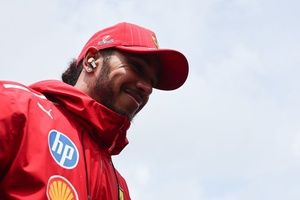 F1 - Ex-piloto da Ferrari dispara: "90% da equipe não queria Hamilton"