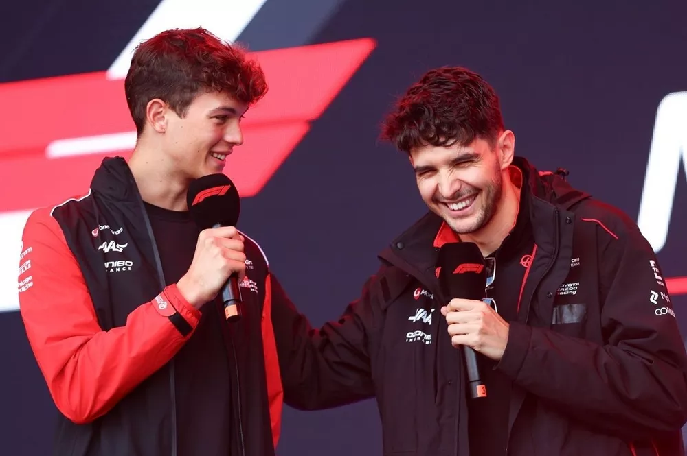 Esteban Ocon, Haas F1 Team, Oliver Bearman, Haas F1 Team