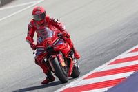 MotoGP Austria 2025: Márquez lidera a última hora en una complicada práctica