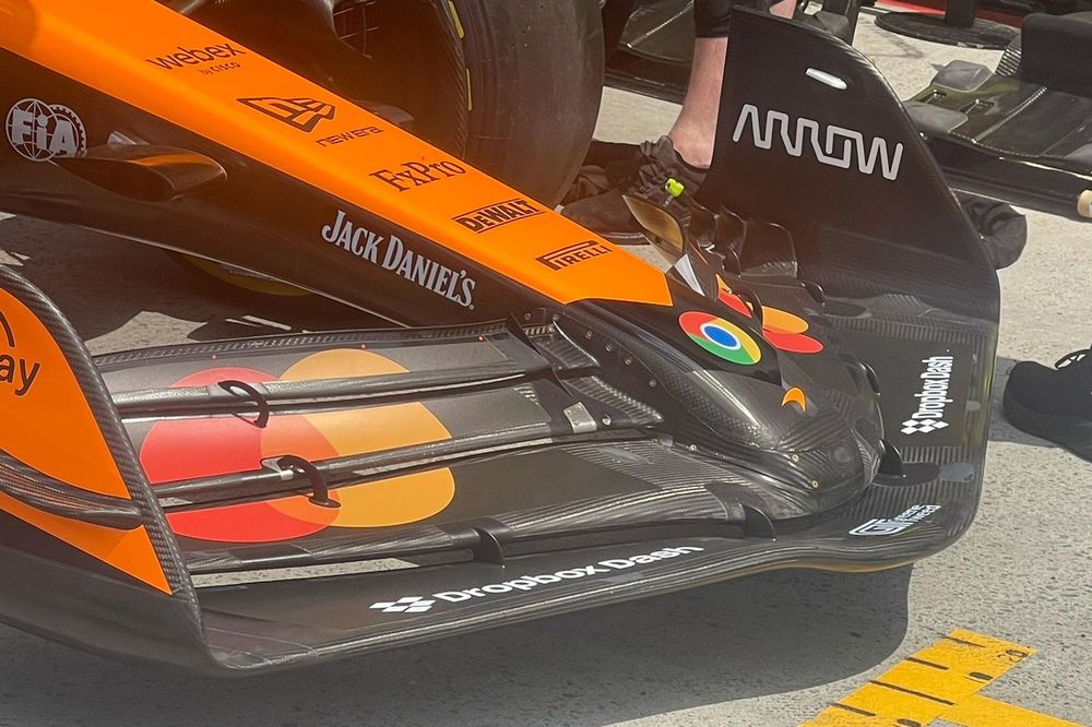 McLaren MCL38, asa dianteira