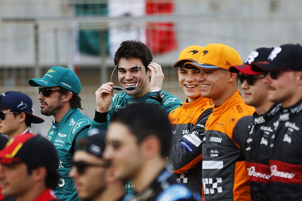 Lance Stroll, Aston Martin F1 Team, shares a laugh with Oscar Piastri, McLaren, Lando Norris, McLaren
