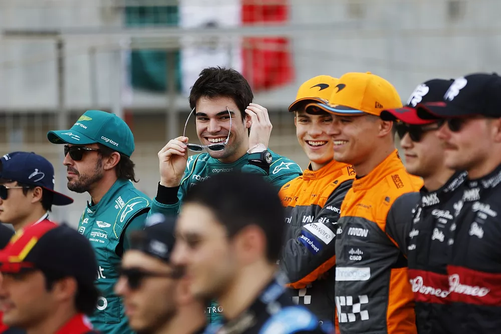 Lance Stroll, Aston Martin F1 Team, shares a laugh with Oscar Piastri, McLaren, Lando Norris, McLaren