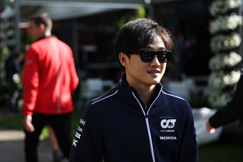 Yuki Tsunoda, AlphaTauri AT04 in the paddock