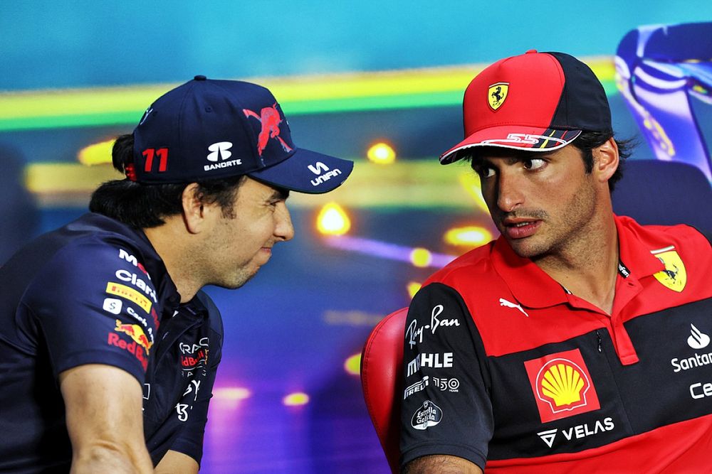 Sergio Pérez, Red Bull Racing Carlos Sainz, Ferrari en rueda de prensa