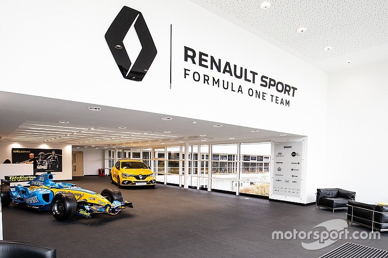 Галерея: база команди Renault Sport F1