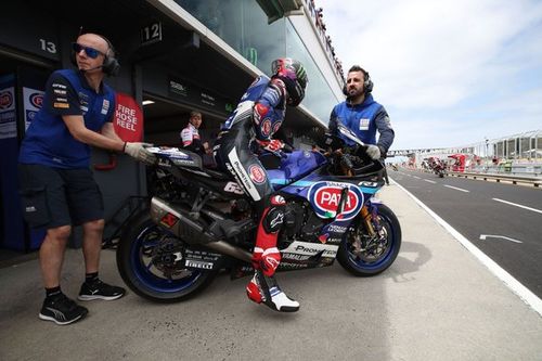 El jefe de Yamaha en WSBK conf&iacute;a en una evoluci&oacute;n de la R1 para 2025