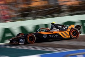 Barnard ponownie na pole position