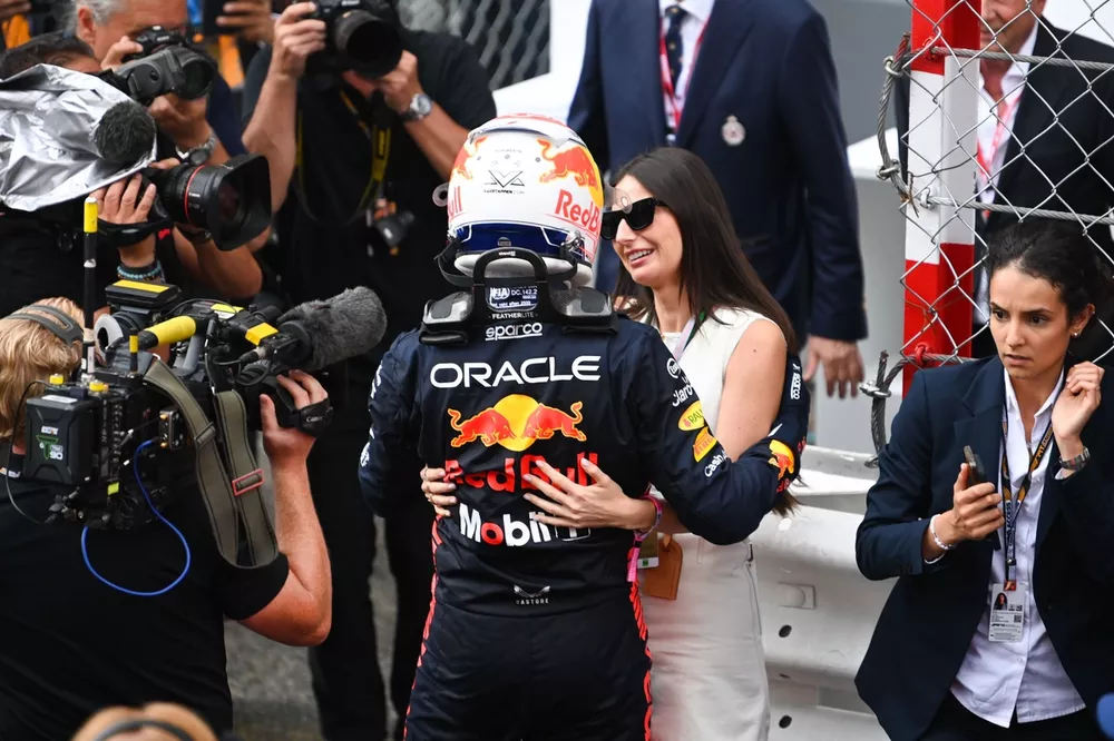 Max Verstappen, com Kelly Piquet