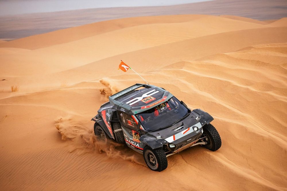 https://cdn-2.motorsport.com/images/amp/YpbPLVZ0/s1000/299-the-dacia-sandriders-dacia.jpg