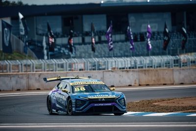 Stock Car: Fraga 'herda' vitória na sprint de Brasília após desclassificação múltipla