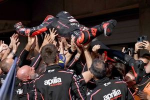 Aprilia no teme que el éxito de Bezzecchi impida a Martín "alcanzar su máximo nivel" en 2026