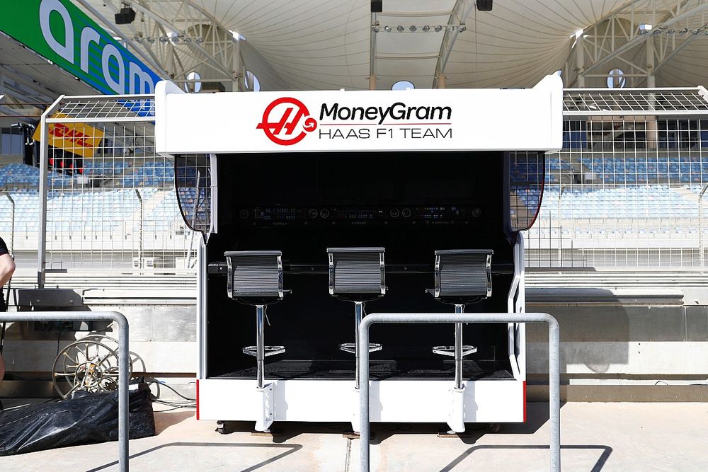 Así es el muro de boxes de Haas en los test de Bahrein