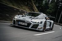 Wyścig&oacute;wka z tablicą rejestracyjną