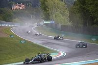 Russell cree que Bottas actu&oacute; diferente que con otro piloto