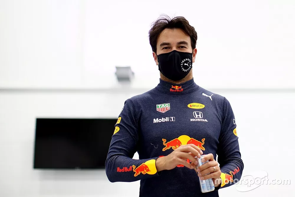 Sergio P&eacute;rez Red Bull uniforme