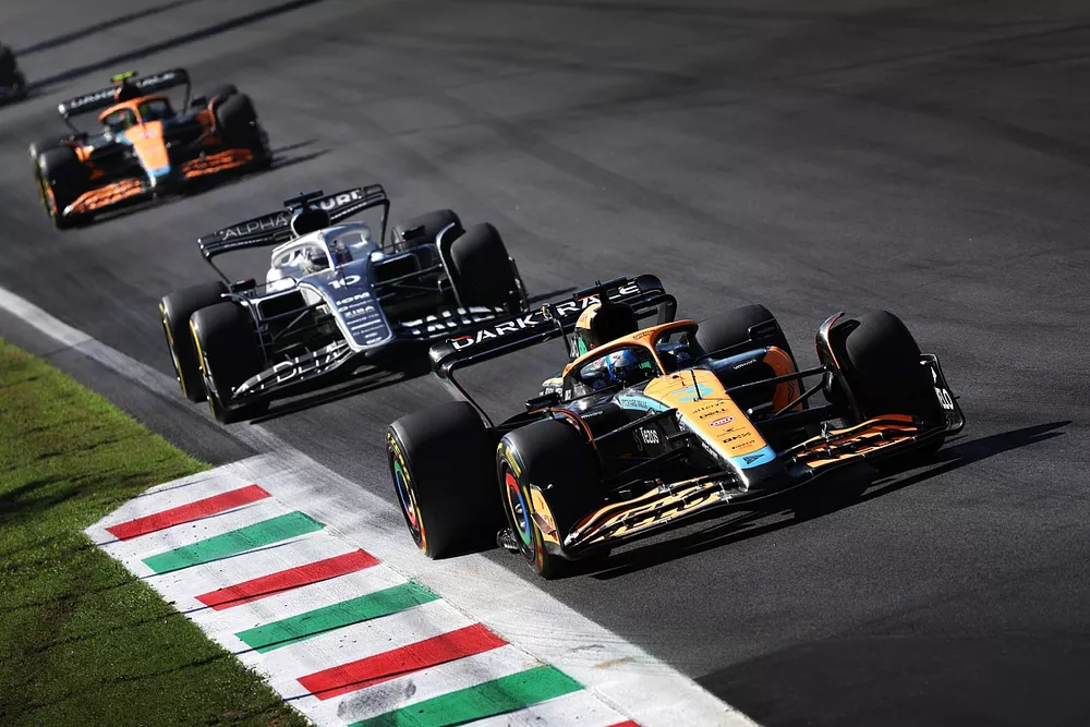 Daniel Ricciardo, McLaren MCL36, Pierre Gasly, AlphaTauri AT03, Lando Norris, McLaren MCL36