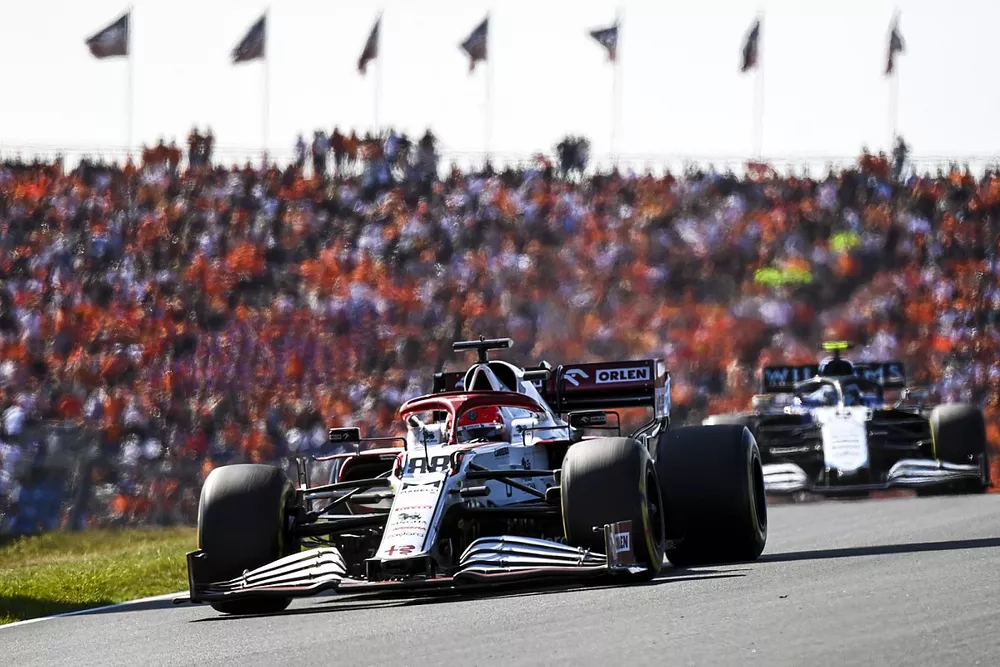Robert Kubica, Alfa Romeo Racing C41, Nicholas Latifi, Williams FW43B