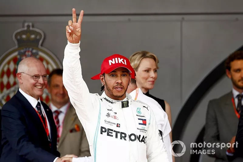 Podio: ganador de la carrera Lewis Hamilton, Mercedes AMG F1 celebra