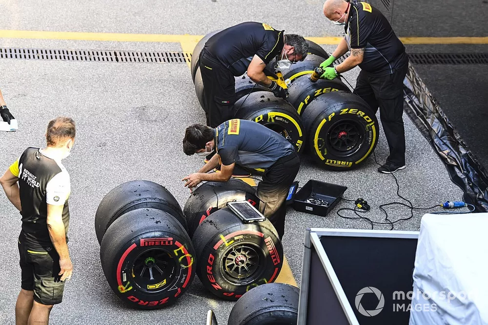 Les techniciens Pirelli