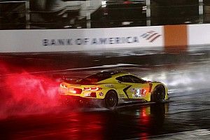 Antonio Garc&iacute;a gana bajo el diluvio en Charlotte