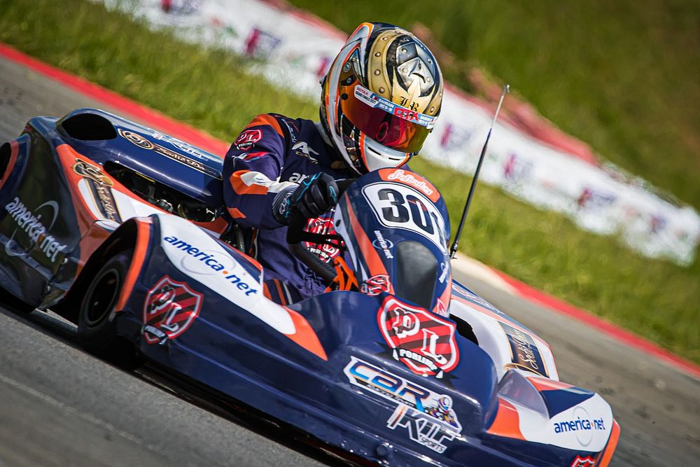 Leo Reis no kart 301 da equipe Car Racing/ Americanet