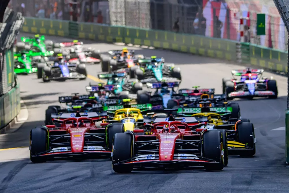 Charles Leclerc, Ferrari SF-24, en tête au départ