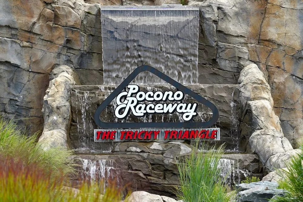 Pocono Raceway entry sign, atmosphere