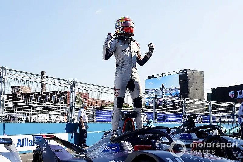 Race winner Robin Frijns, Envision Virgin Racing 
