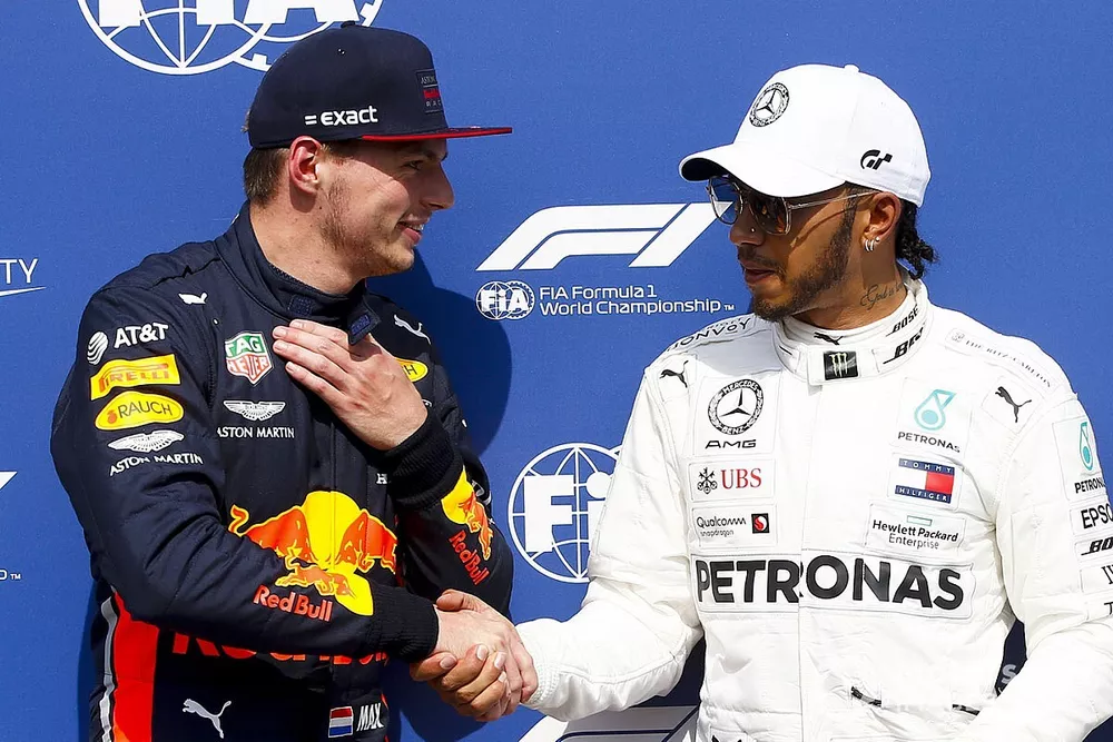 Il poleman Lewis Hamilton, Mercedes AMG F1, il secondo classificato Max Verstappen, Red Bull Racing