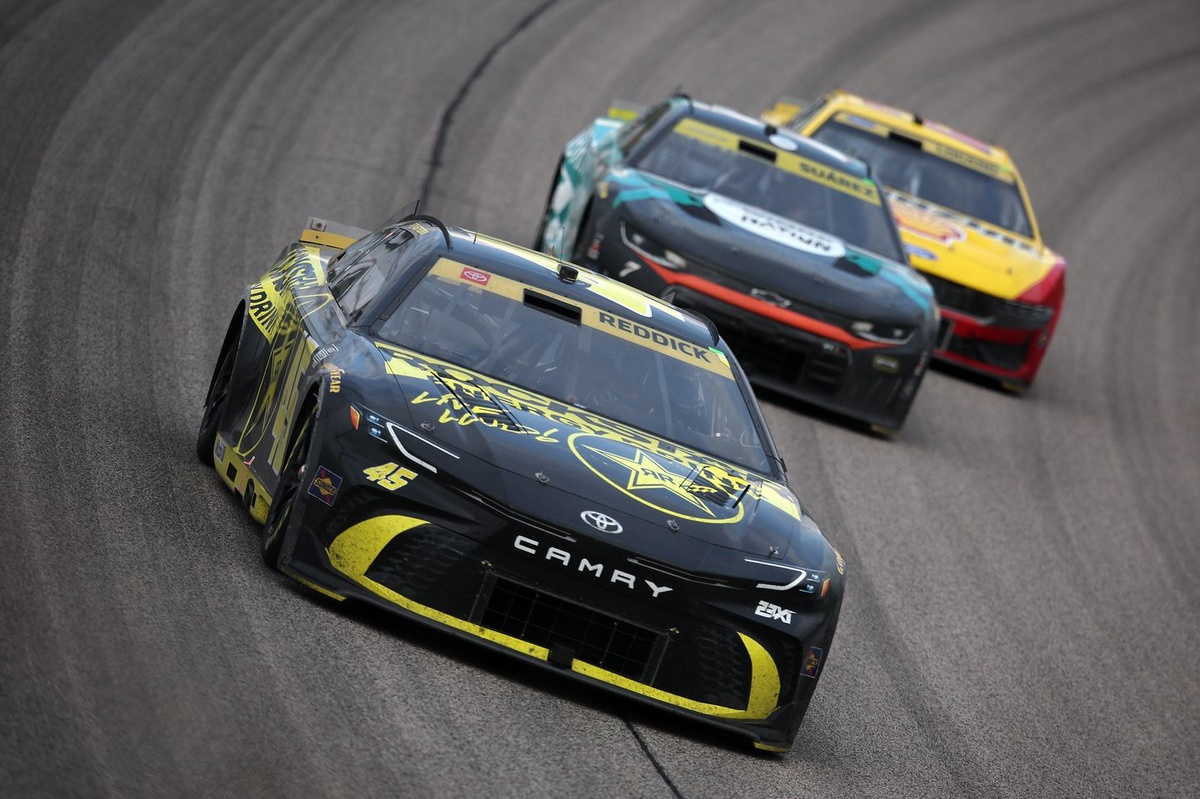 Is it time for NASCAR to look at the intermediate track rules package?