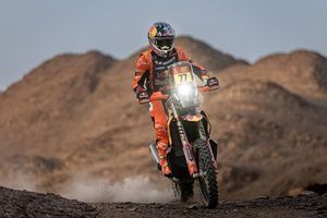 Luciano Benavides gana la Etapa 5 del Dakar 2026 seguido de Cornejo