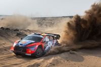 WRC Arabia: Fourmaux lidera en la locura y Ogier resiste un doble pinchazo