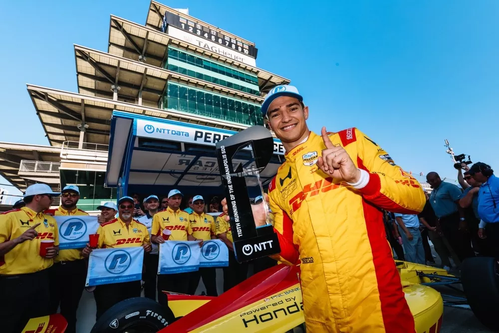 Alex Palou, Chip Ganassi Racing, celebra la pole en Indy 500 2026