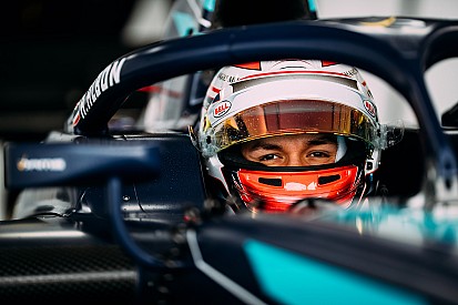 Официально: Элбон станет напарником Квята в Toro Rosso