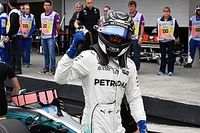 Bottas é pole em Interlagos; Hamilton bate e fica em último