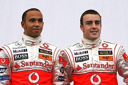 Hamilton blikt terug: "Had in 2007 geen persoonlijke problemen met Alonso"