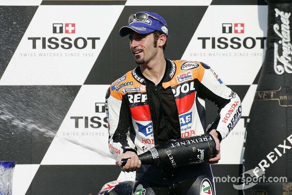 Podio: champagne para Max Biaggi