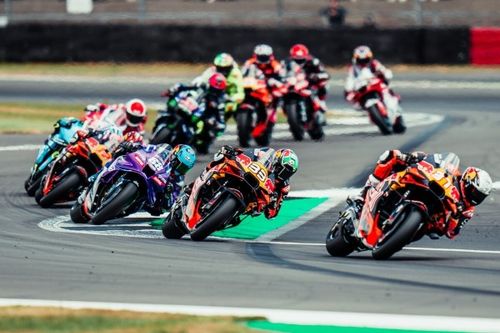 El nuevo CEO de KTM, sobre si seguir&aacute;n en MotoGP en 2027: "Si podemos permit&iacute;rnoslo"