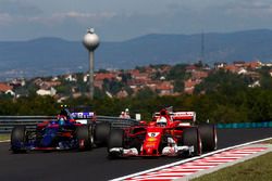 Sebastian Vettel, Ferrari SF70H, Carlos Sainz Jr., Scuderia Toro Rosso STR12