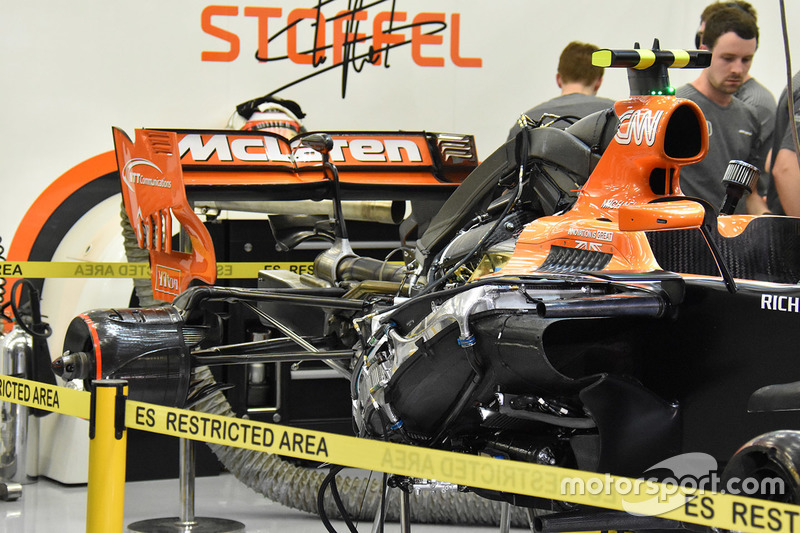 McLaren MCL32 detalle trasero