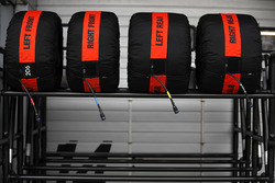 Les pneus Pirelli dans leur couverture chauffante