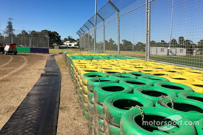 51 mil llantas son usadas para las barreras de seguridad de Albert Park