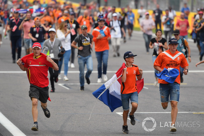 Fans on track