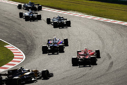 Pierre Gasly, Scuderia Toro Rosso STR12, Sebastian Vettel, Ferrari SF70H, Jolyon Palmer, Renault Sport F1 Team RS17