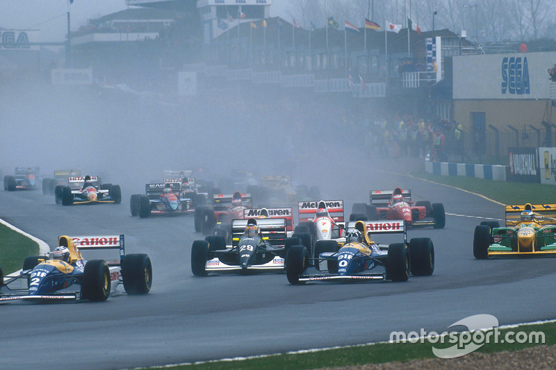 Alain Prost precede Damon Hill, Williams FW15C, Karl Wendlinger, Sauber C12, Ayrton Senna, McLaren MP4/8, Michael Schumacher, Benetton B193B, Michael Andretti, McLaren MP4/8