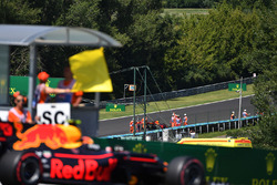 Max Verstappen, Red Bull Racing RB13, gelbe Flaggen, Daniel Ricciardo, Red Bull Racing RB13, im Hint
