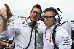 Andy Shovlin, ingeniero jefe de Mercedes AMG F1 Chief Engineer y Peter Bonnington, ingeniero de carr