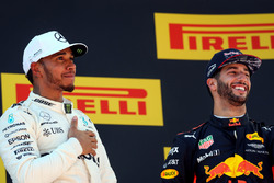 Podium : le vainqueur Lewis Hamilton, Mercedes AMG F1, le troisième, Daniel Ricciardo, Red Bull Racing