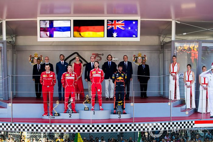 El ganador de Sebastian Vettel, Ferrari, Kimi Raikkonen, Ferrari, Daniel Ricciardo, Red Bull Racing, Riccardo Adami, Ferrari