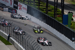 Will Power, Team Penske Chevrolet, et Charlie Kimball, Chip Ganassi Racing Honda, se crashent